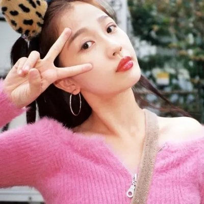 泳池里的男孩
